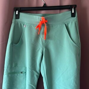 FIGS Limited Edition JADE Zamora Joggers | Size XS, Petite 😍